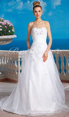 Corte Evasé Organza Cola Gorrailla Escote Corazón