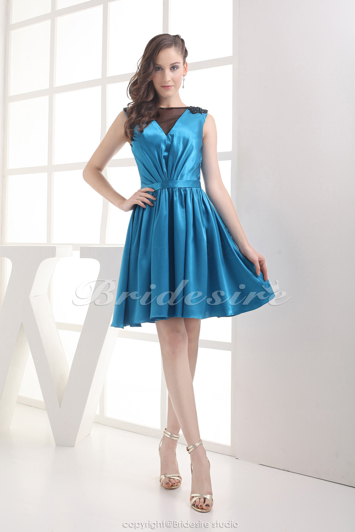 Corte A Escote A la Base Corto/Mini Sin Mangas Elastic Silk-like Satén Vestido de cóctel