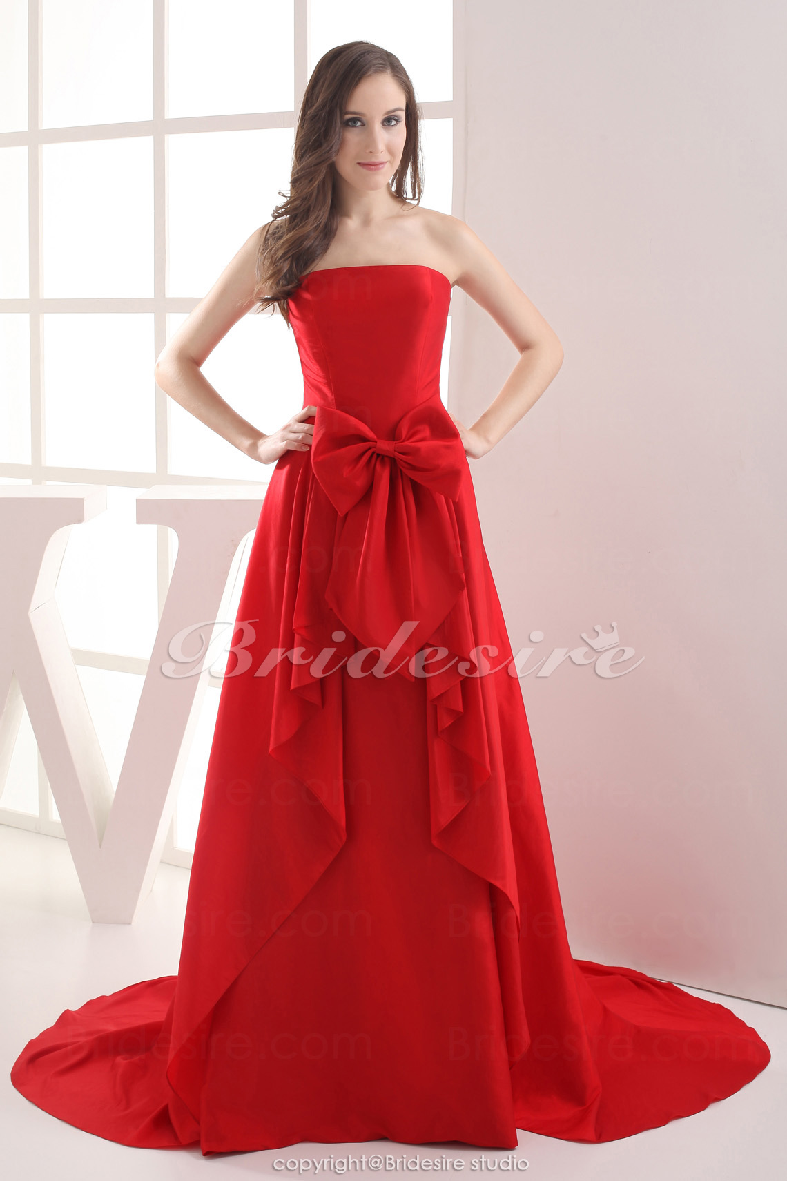 Corte A Strapless Cola Gorrailla Sin Mangas Tafetán Vestido de fiesta
