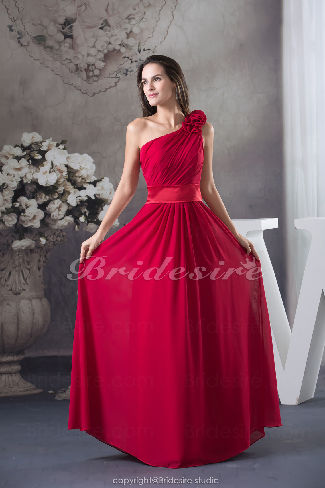 Corte A Solo Hombro Hasta el Suelo Sin Mangas Gasa Vestido de dama de honor