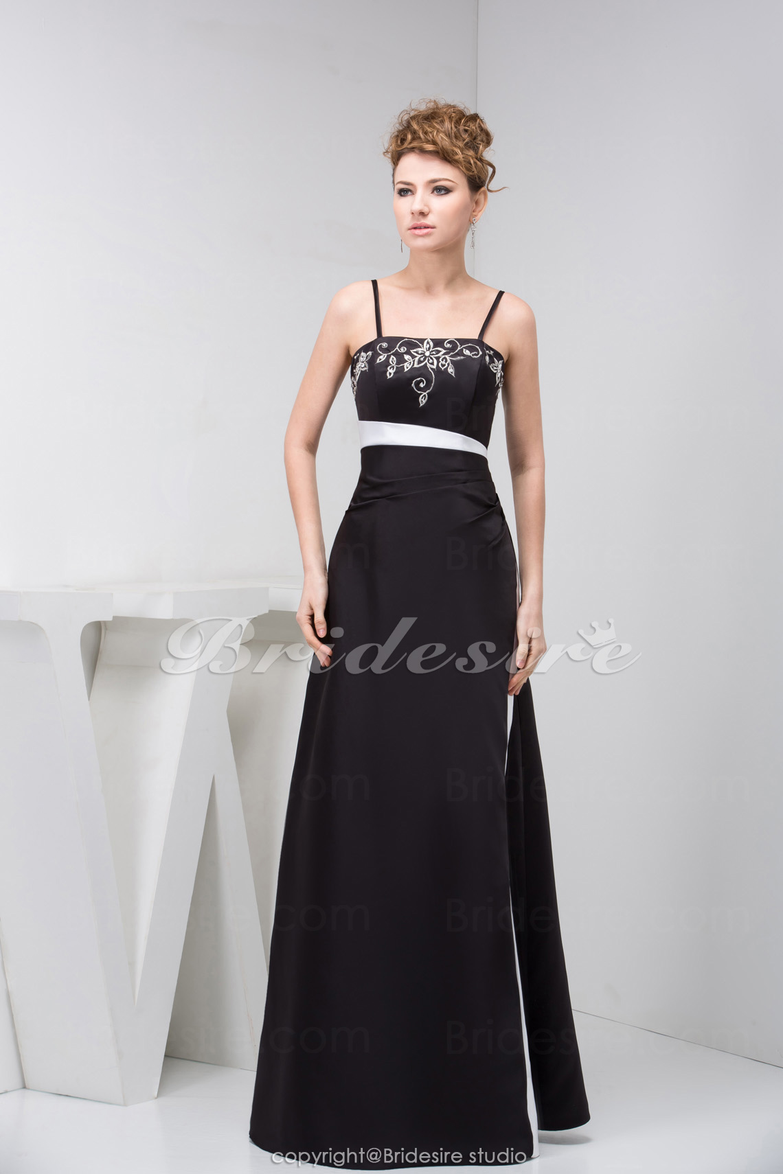 A-Linie Spaghettiträger bodenlang ärmellos Satin Kleid